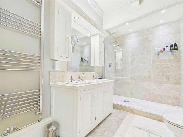 4 bed flat for sale