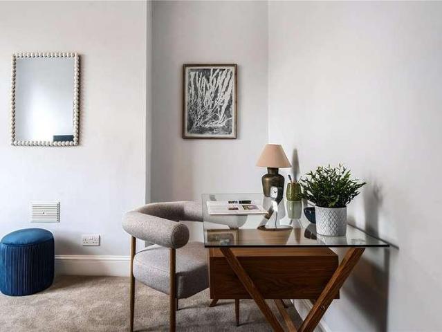 4 bed flat for sale
