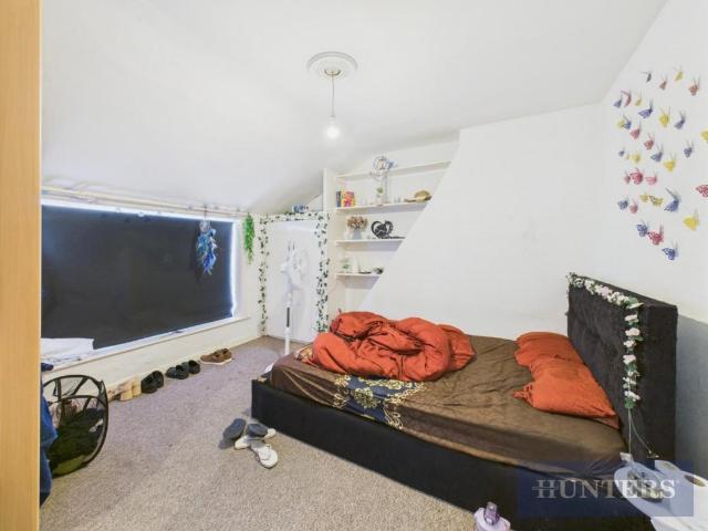 4 bed flat for sale