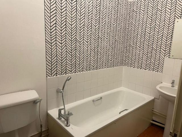 4 bed flat for sale