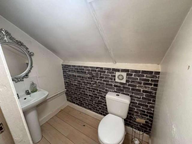 4 bed flat for sale
