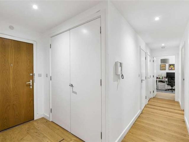 4 bed flat for sale