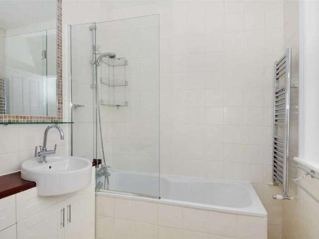 4 bed flat for sale
