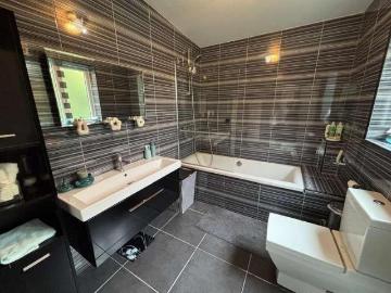 4 bed flat for sale