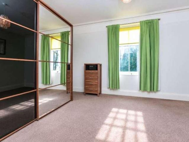 4 bed flat for sale
