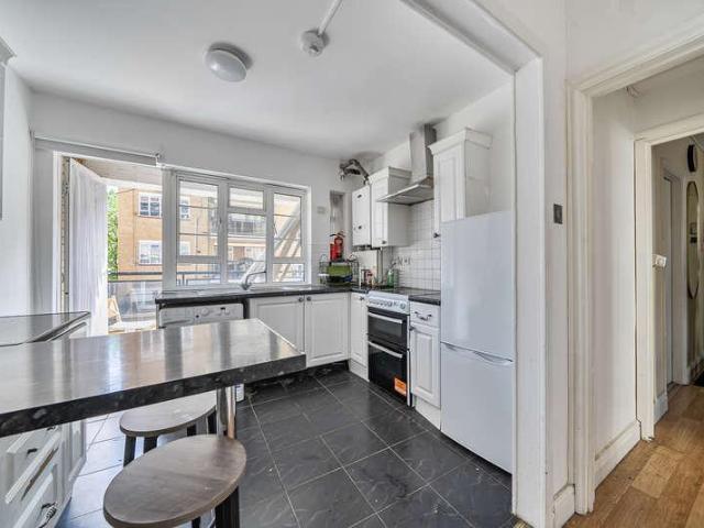 4 bed flat for sale