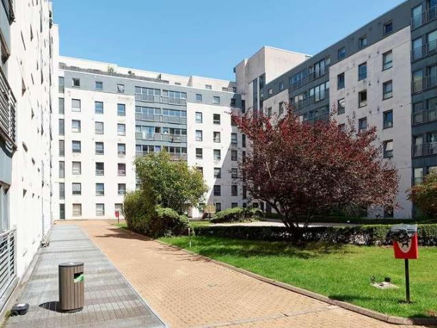 4 bed flat for sale