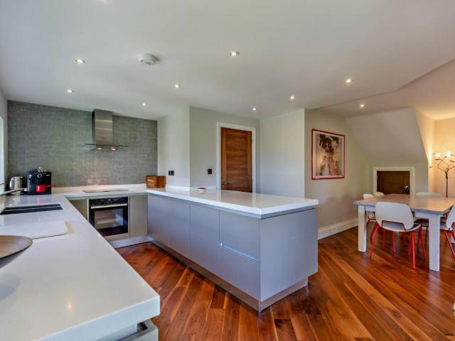 4 bed flat for sale