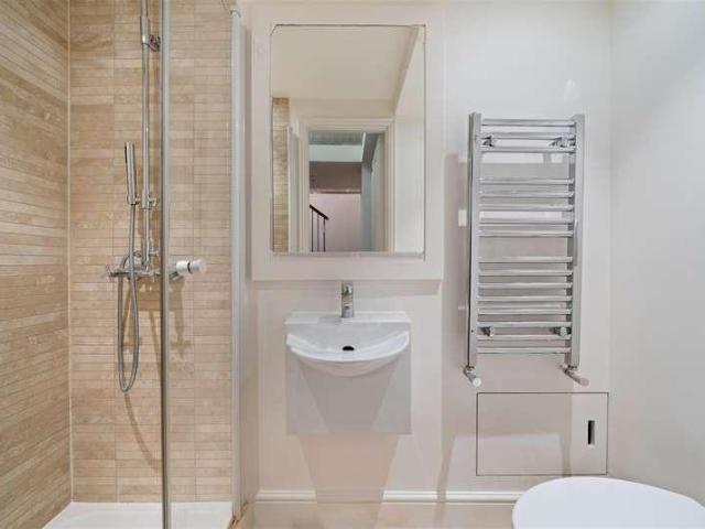 4 bed flat for sale