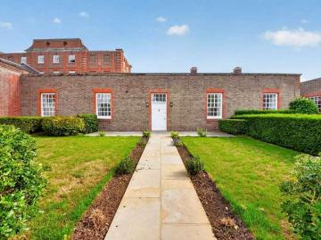 4 bed flat for sale