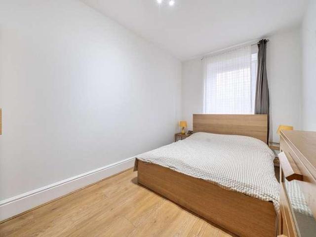 4 bed flat for sale