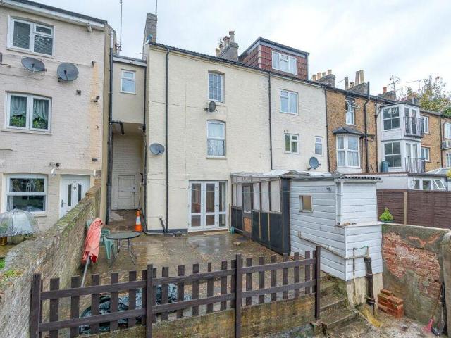 4 bed flat for sale