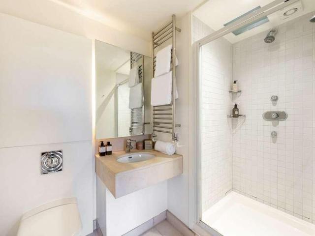 4 bed flat for sale