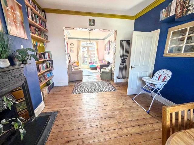 4 bed flat for sale
