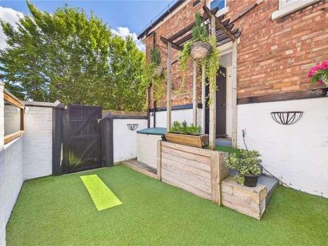 4 bed flat for sale