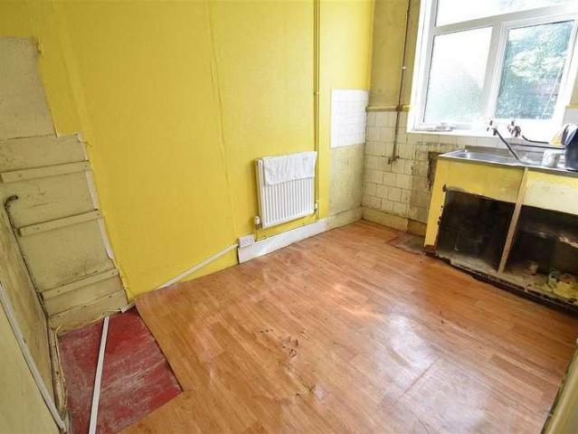 4 bed flat for sale