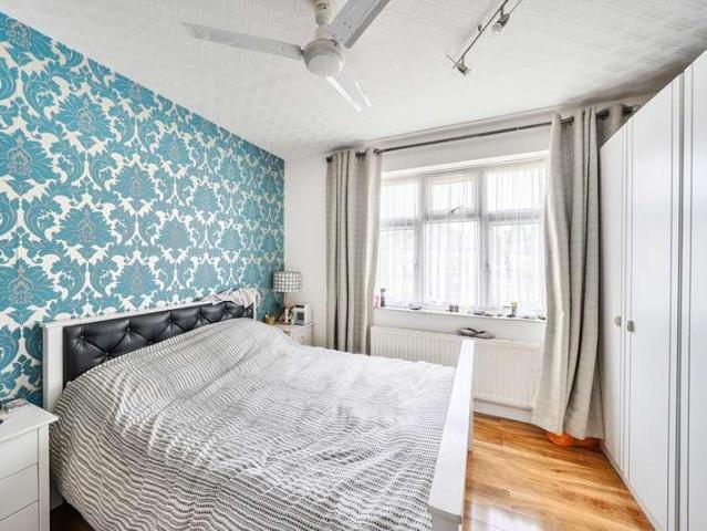 4 bed flat for sale