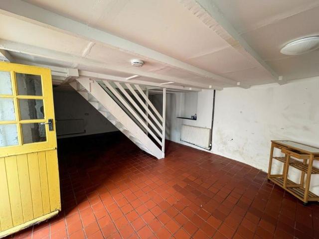 4 bed flat for sale