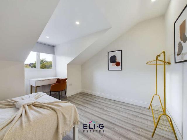 4 bed flat for sale