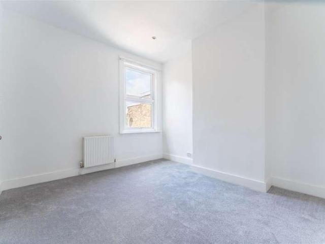 4 bed flat for sale