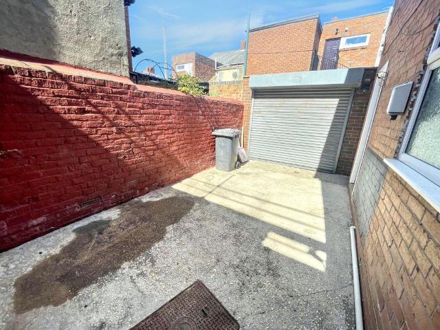 4 bed flat for sale