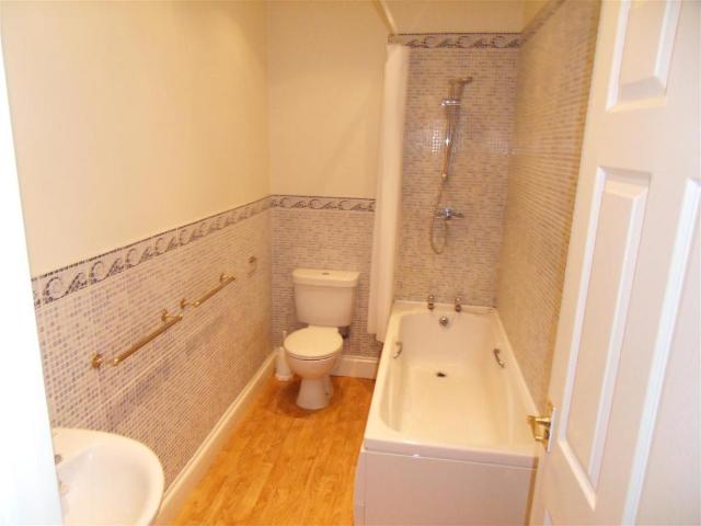 4 bed flat for sale