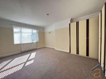 4 bed flat for sale