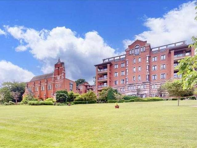 4 bed flat for sale
