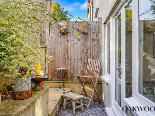 4 bed flat for sale