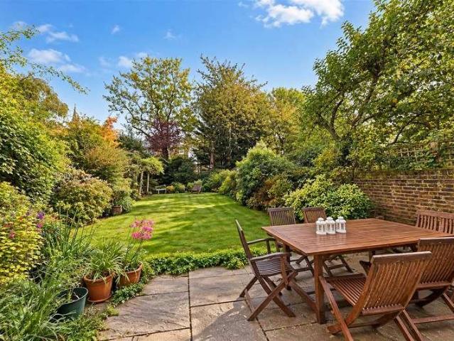 4 bed flat for sale