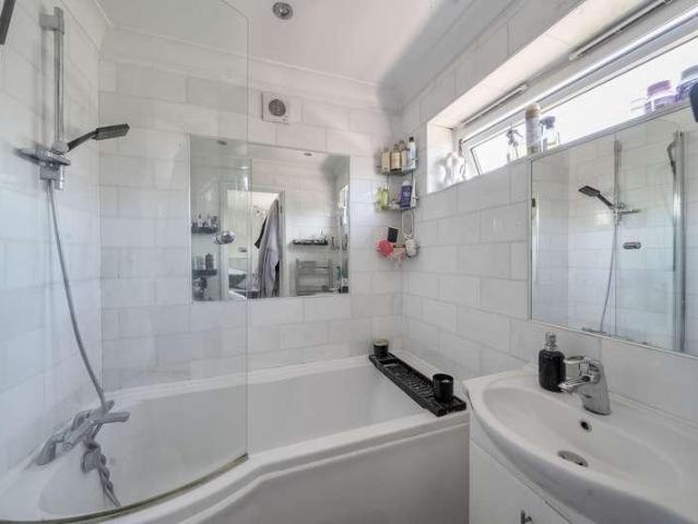 4 bed flat for sale