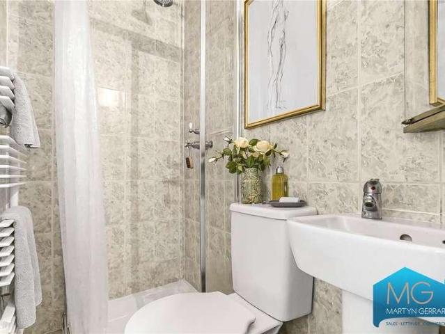 4 bed flat for sale