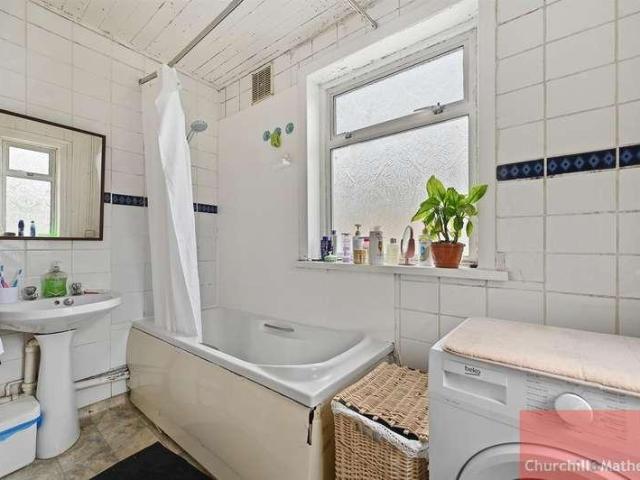 4 bed flat for sale