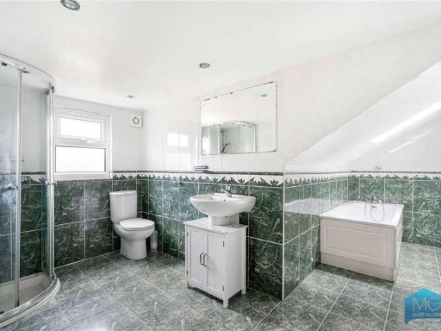 4 bed flat for sale