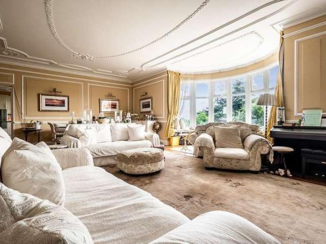 4 bed flat for sale