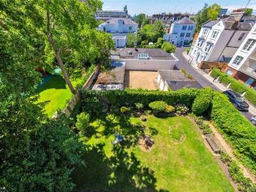 4 bed flat for sale