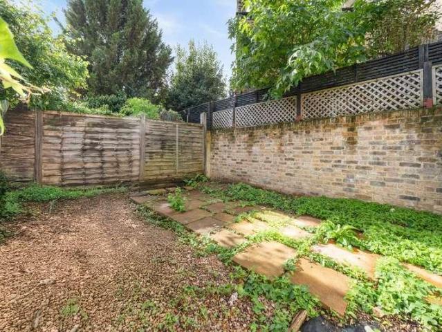4 bed flat for sale