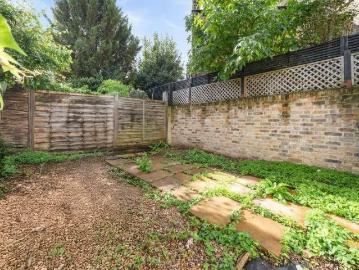 4 bed flat for sale