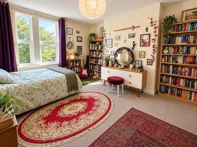 4 bed flat for sale
