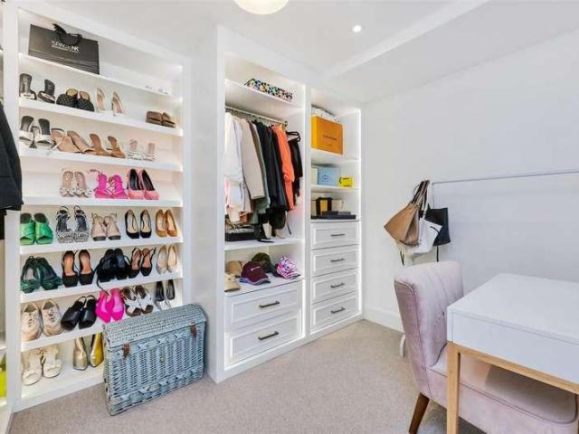 4 bed flat for sale