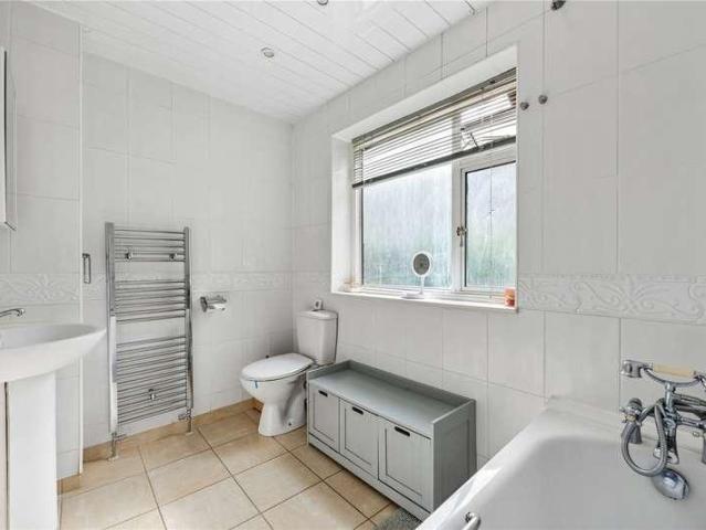 4 bed flat for sale