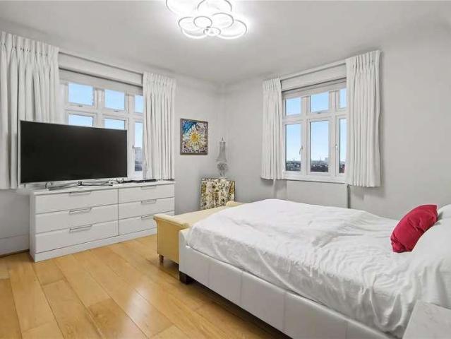 4 bed flat for sale