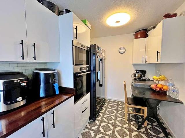 4 bed flat for sale