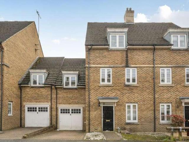 4 bed flat for sale