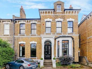 4 bed flat for sale
