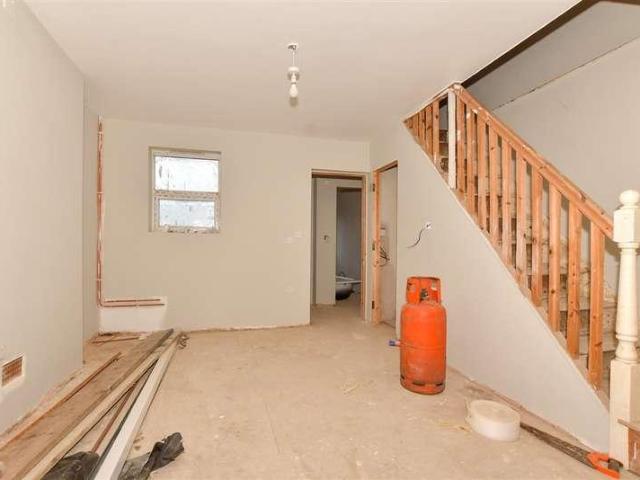 4 bed flat for sale
