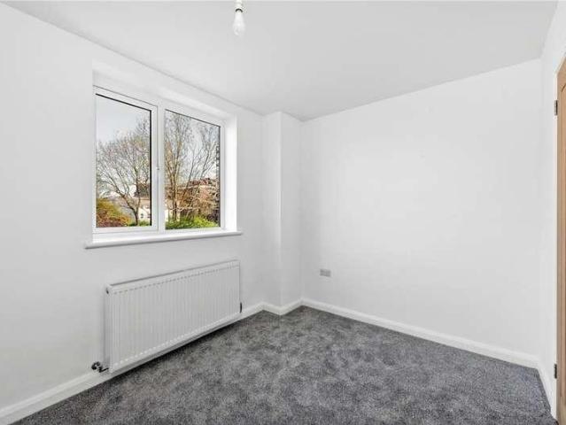 4 bed flat for sale