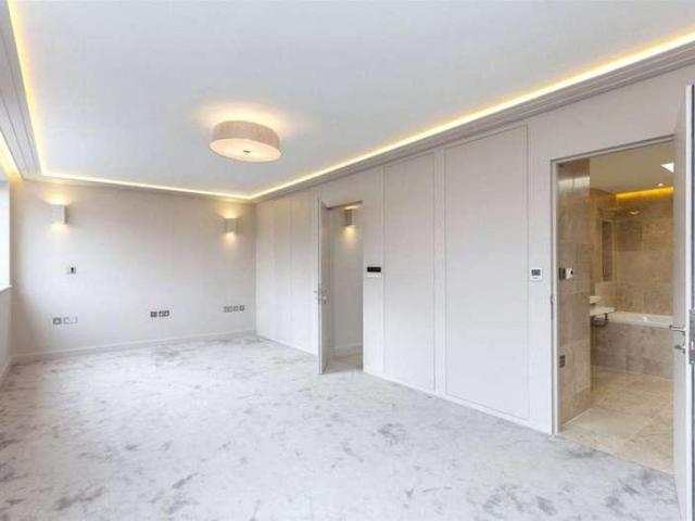 4 bed flat for sale