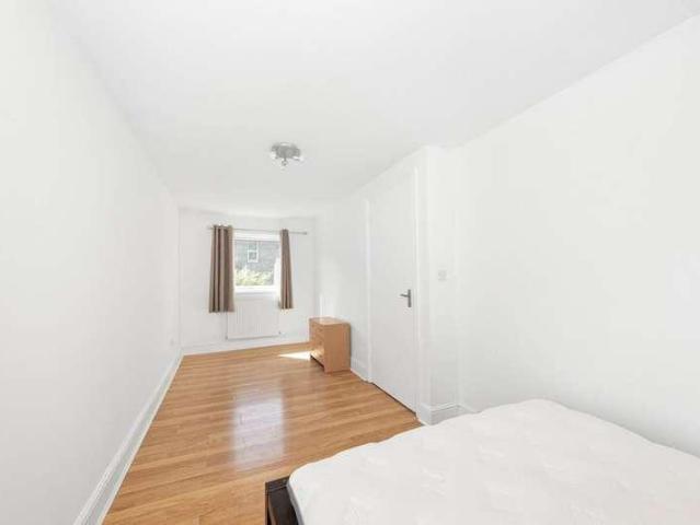 4 bed flat for sale