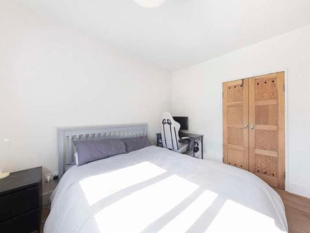 4 bed flat for sale